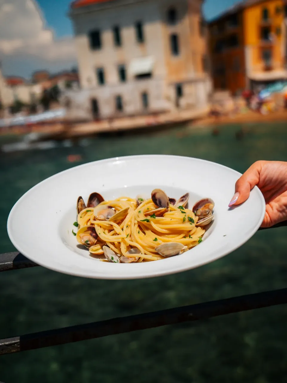 Pasta alle vongole sul mare